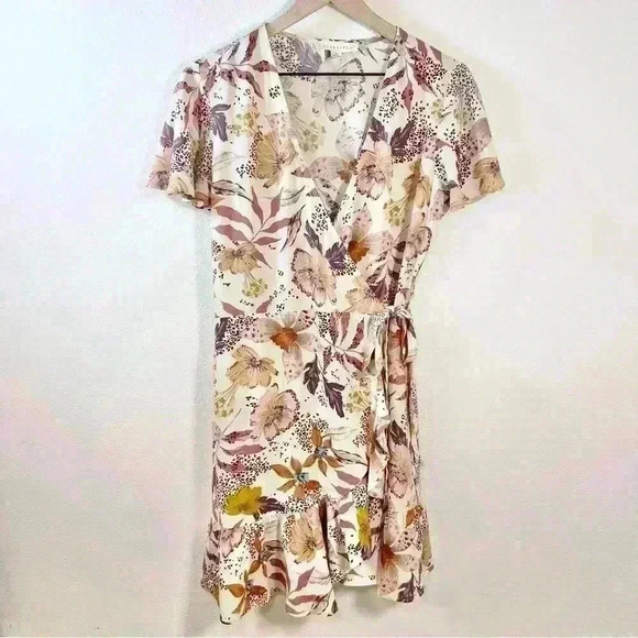 Lovestitch Alanna Flutter Sleeve Mini Wrap Dress Size Small - Picture 1 of 13